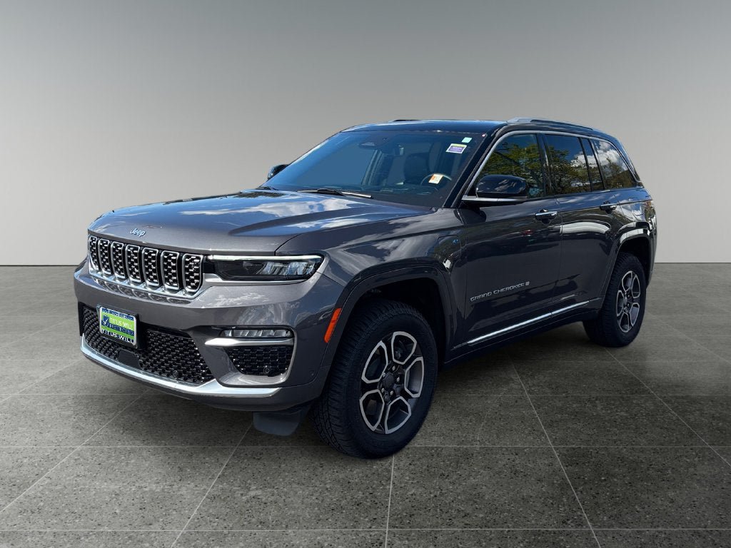 Used 2022 Jeep Grand Cherokee Summit w/ Advanced Protech Group IV AWD/4WD image 4