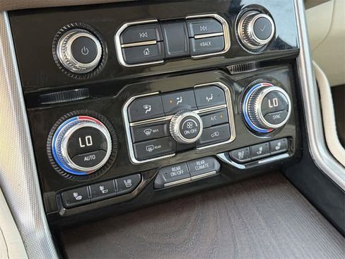 Used 2023 GMC Yukon XL Denali image 17