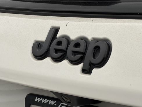 Used 2019 Jeep Compass Latitude FWD image 4