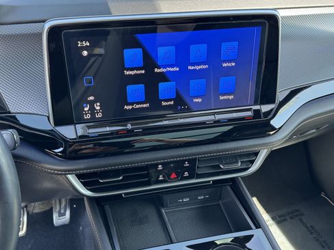 Used 2024 Volkswagen Atlas Cross Sport SEL Premium R-Line AWD/4WD image 24