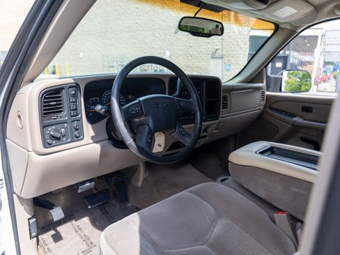 Used 2005 GMC Sierra 2500 SLE w/ Heavy-Duty Power Package AWD/4WD image 27