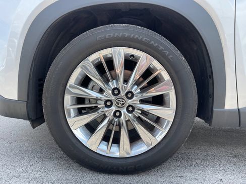 Used 2024 Toyota Grand Highlander AWD image 33