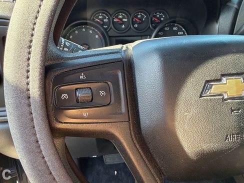 Used 2020 Chevrolet Silverado 1500 Custom w/ Infotainment Package RWD image 13