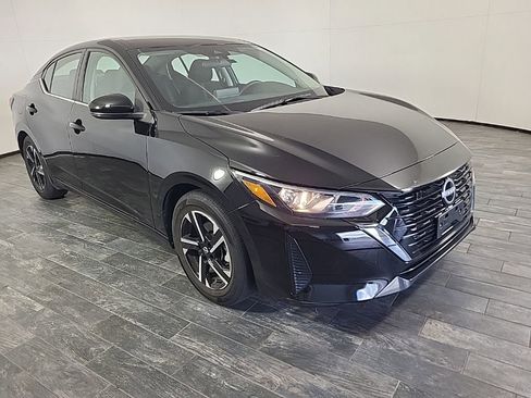 Used 2024 Nissan Sentra SV image 3