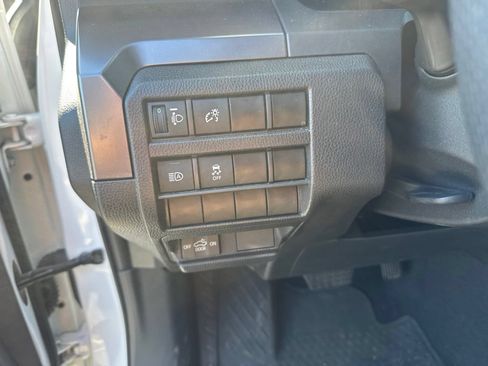Used 2025 Toyota Tacoma SR5 AWD/4WD image 16
