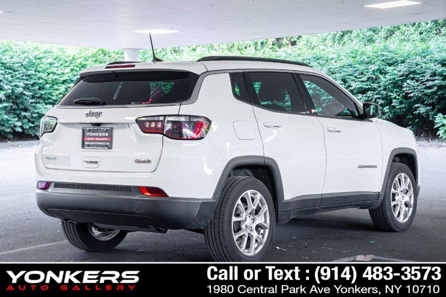 Used 2023 Jeep Compass Latitude w/ Sun and Sound Group AWD/4WD image 6