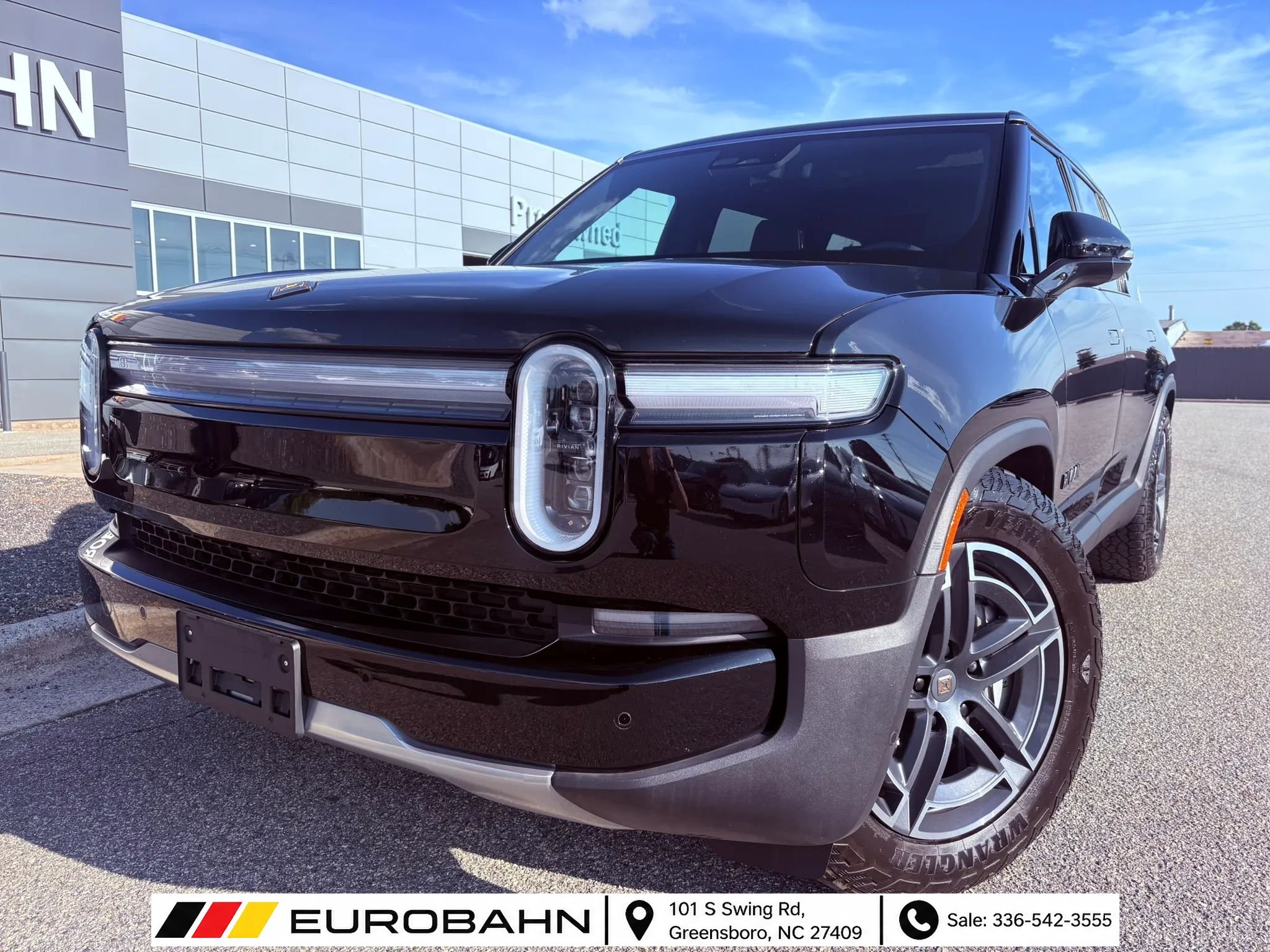 Used 2025 Rivian R1S Adventure Dual AWD/4WD image 1