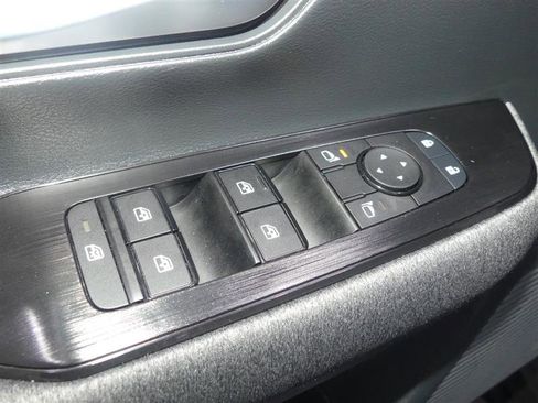 Used 2025 Nissan Kicks SV image 20