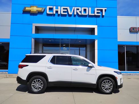 Used 2023 Chevrolet Traverse LT FWD image 4