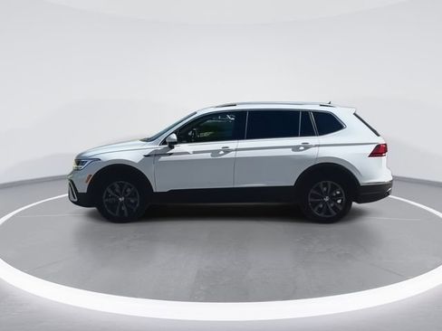 Certified 2022 Volkswagen Tiguan SE w/ Panoramic Sunroof Package image 5