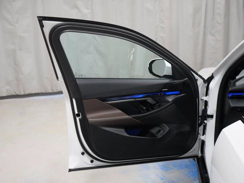 Used 2026 BMW i5 eDrive40 w/ M Sport Package AWD/4WD image 25