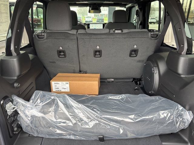 New 2026 Jeep Wrangler Unlimited Sahara w/ Safety Group AWD/4WD image 19