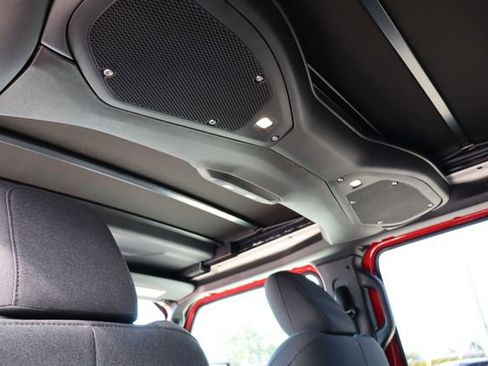 Used 2025 Jeep Wrangler Unlimited Sahara w/ Safety Group image 17