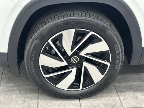Used 2024 Volkswagen Atlas SE AWD/4WD image 6
