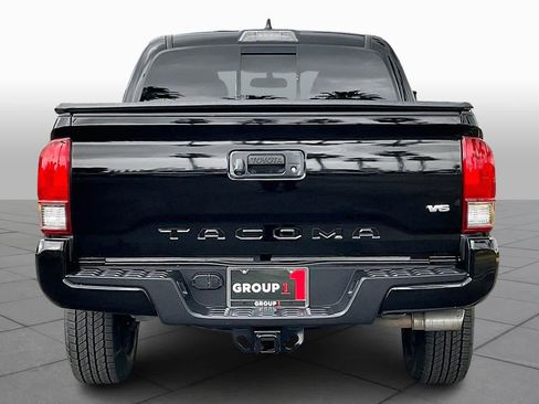 Used 2017 Toyota Tacoma TRD Sport w/ Tow Package image 5