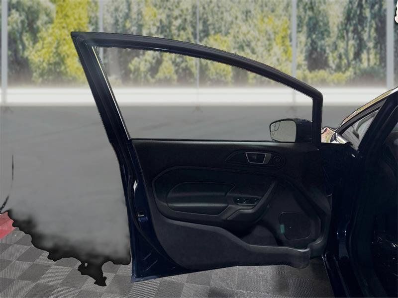 Used 2016 Ford Fiesta Titanium FWD image 19