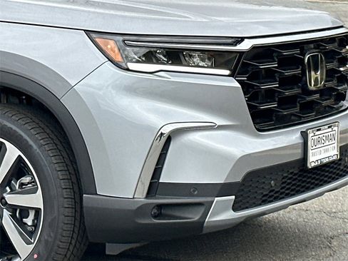 New 2025 Honda Pilot Touring image 4