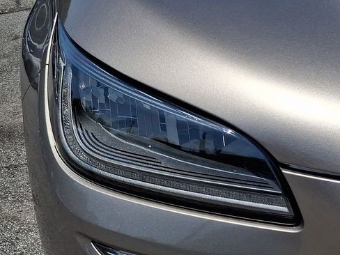 Used 2021 Lincoln Corsair AWD w/ Equipment Group 101A image 9
