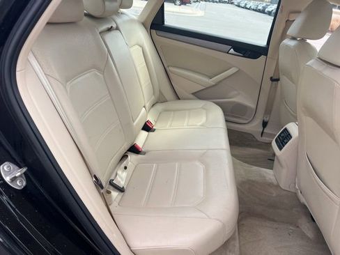 Used 2015 Volkswagen Passat TDI SE image 30