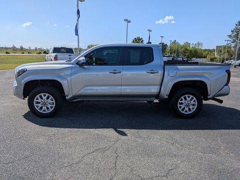 Used 2025 Toyota Tacoma SR5 image 8