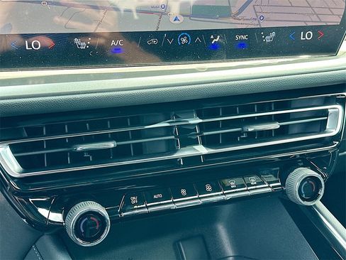 New 2026 Chevrolet Traverse LT image 11