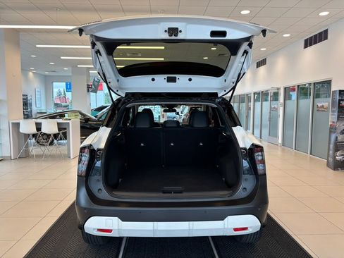Used 2025 Nissan Kicks SR FWD image 10