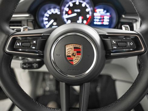 Certified 2025 Porsche Macan image 17