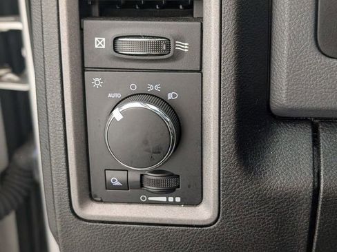 Used 2018 RAM 2500 Tradesman w/ Chrome Appearance Group image 13