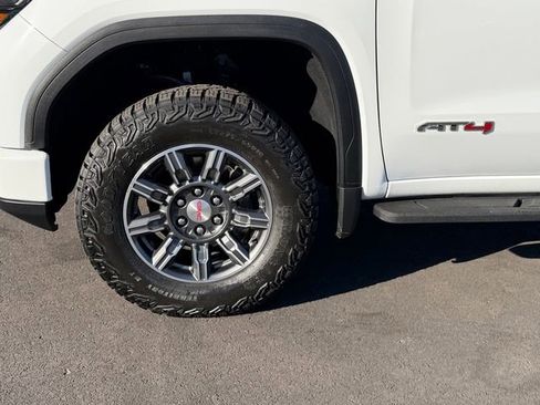 Used 2024 GMC Sierra 1500 AT4 w/ Technology Package AWD/4WD image 29