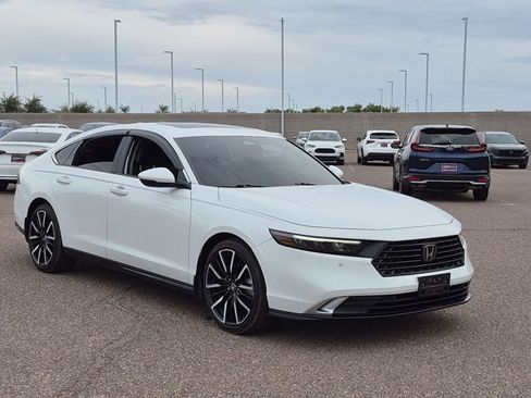 Used 2025 Honda Accord Touring image 3