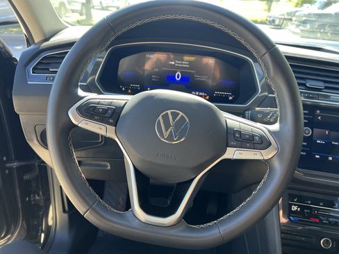 Certified 2023 Volkswagen Tiguan SE image 17