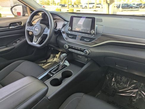 Certified 2025 Nissan Altima 2.5 SV image 12