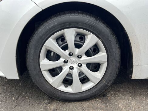 Used 2025 Toyota Corolla LE image 25