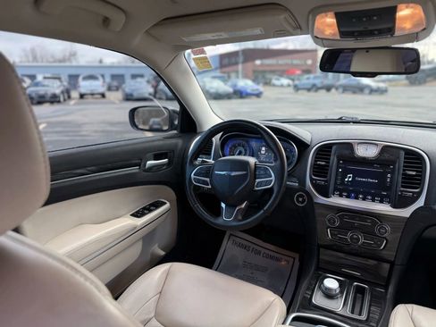 Used 2018 Chrysler 300 Touring L image 19