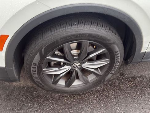 Used 2022 Volkswagen Tiguan SE image 6