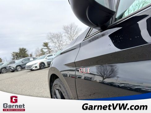 Used 2025 Volkswagen Jetta GLI Autobahn image 32