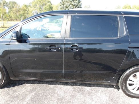 Used 2017 Kia Sedona LX w/ LX Essentials Premium Package image 33