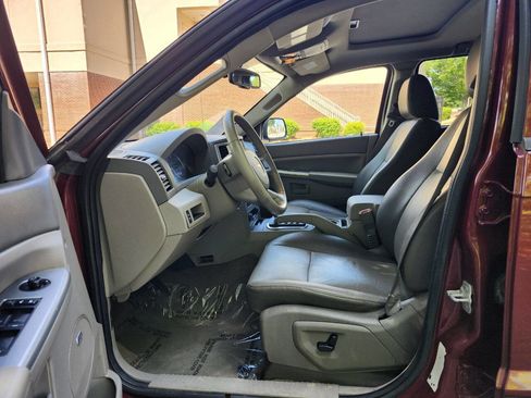 Used 2008 Jeep Grand Cherokee Laredo RWD image 4
