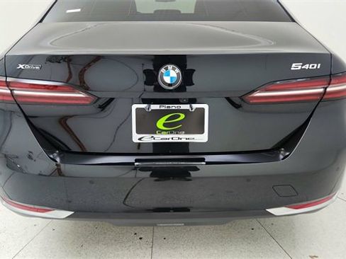 Used 2025 BMW 540i xDrive image 11