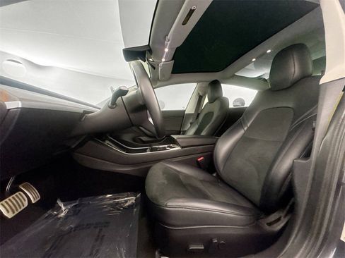 Used 2018 Tesla Model 3 Long Range image 19