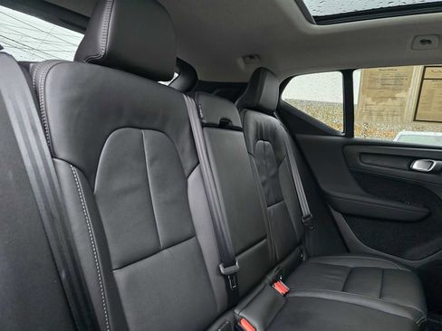Used 2025 Volvo XC40 B5 Plus image 14
