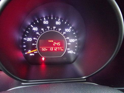 Used 2015 Kia Soul Base 4dr Crossover 6M image 26