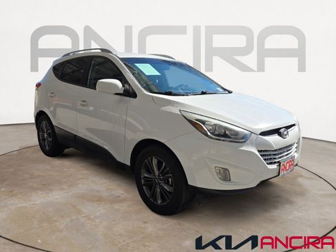 Used 2015 Hyundai Tucson SE image 1