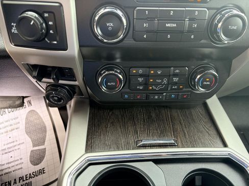 Used 2021 Ford F350 Lariat w/ FX4 Off-Road Package AWD/4WD image 19