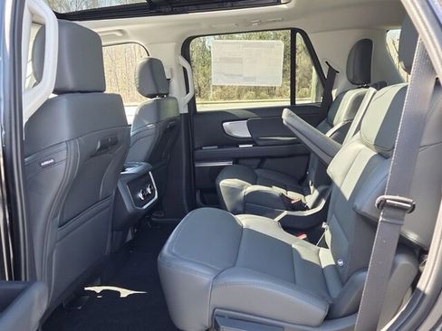 New 2026 Ford Expedition Active image 7