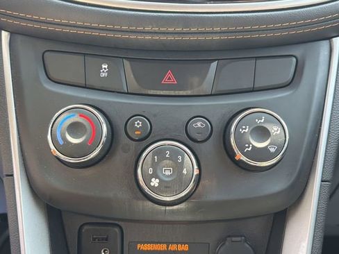 Used 2022 Chevrolet Trax LS w/ Tint and Cruise Package AWD/4WD image 18