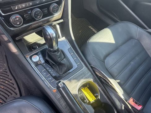 Used 2016 Volkswagen Passat 3.6 SEL Premium image 14