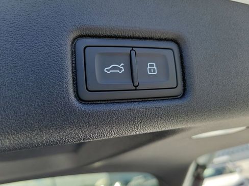 New 2025 Audi SQ5 Prestige image 29