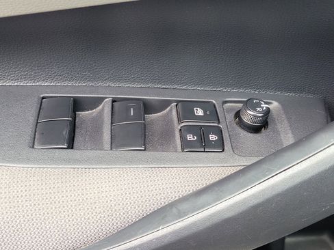 Used 2025 Toyota Corolla LE FWD image 18
