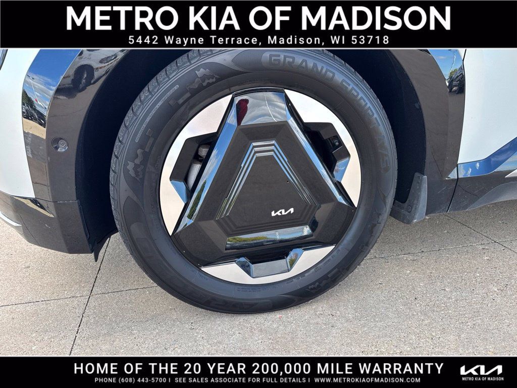 Used 2024 Kia EV9 Land AWD/4WD image 10
